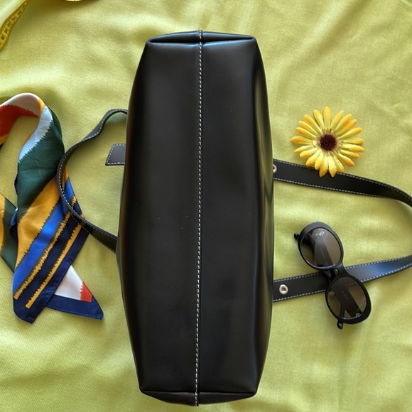 🌺 FREDERIC PARIS; Beautiful Black Leather Medium-Sized Handbag in GREAT Shape!! - Picture 12 of 16